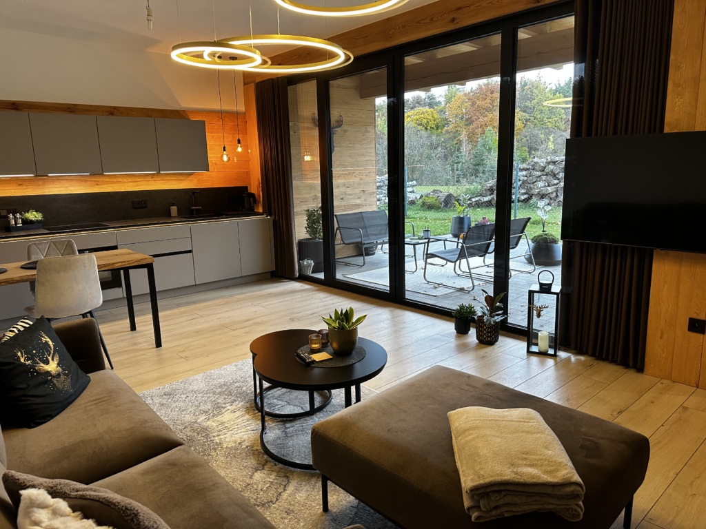 Marzysz o miejscu, gdzie luksus spotyka się z magią jednego z najpiękniejszych zamków w Polsce?Apartamenty N°39 Moszna to...