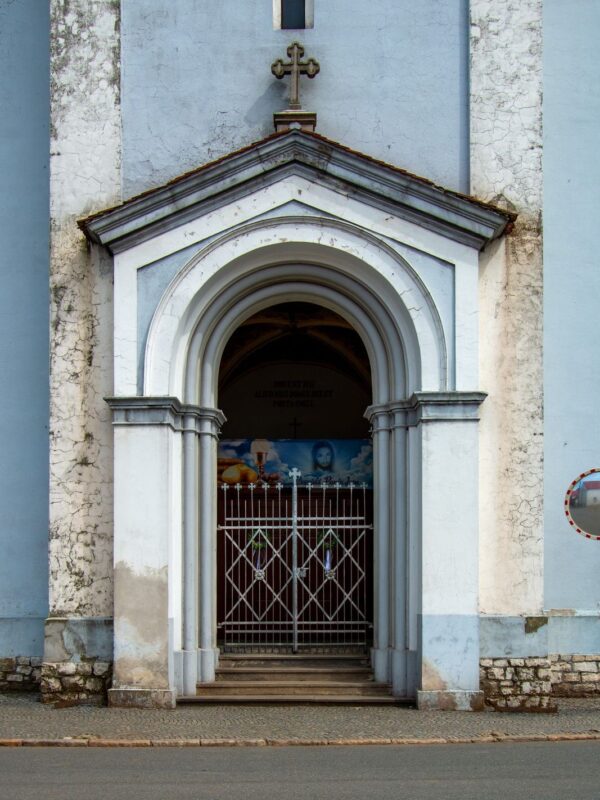 Kościół Nawiedzenia Najświętszej Maryi Panny w Łączniku - poznaj zabytki w pobliżu Mosznej - Apartament Moszna No 39