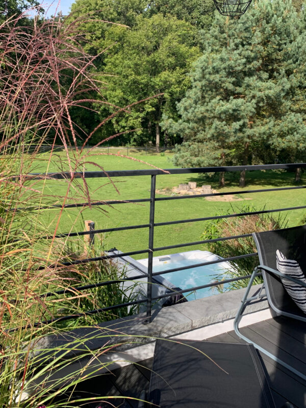 Apartamenty Moszna to kameralne miejsce na odpoczynek i chwilę relaksu w jacuzzi. Apartamenty Moszna to kameralne miejsce na odpoczynek i chwilę relaksu w jacuzzi.