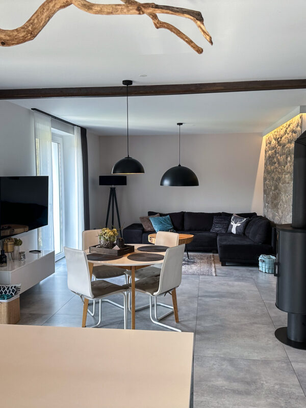 Wypoczynek przy kominku - Nasz apartament to idealne miejsce do romantycznego pobytu dla zakochanych. Wakacyjny wypoczynek w Mosznej, apartamenty moszna to luksusowe wakacje dla calej rodziny w otoczeniu natury