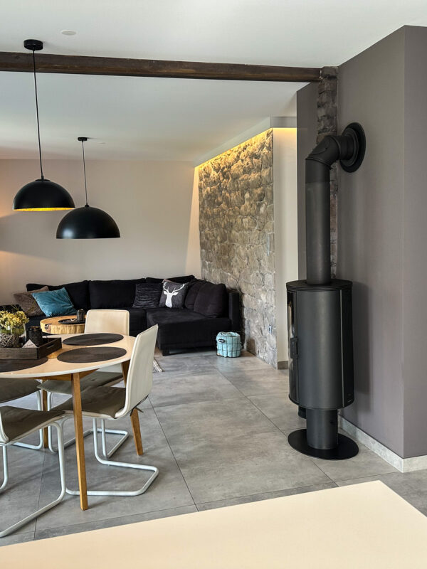 Relaks przy klimatycznej aurze kominka znajdziesz w Apartamentach Moszna No 39 w pobliżu Zamku Moszna Relaks przy klimatycznej aurze kominka znajdziesz w Apartamentach Moszna No 39 w pobliżu Zamku Moszna